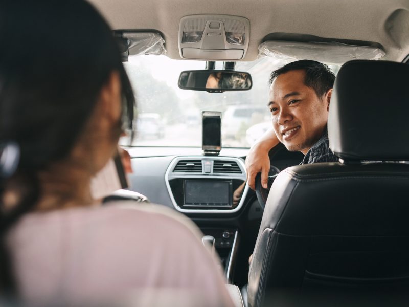 driver-looking-at-the-backseat-2025-01-28-01-24-35-utc